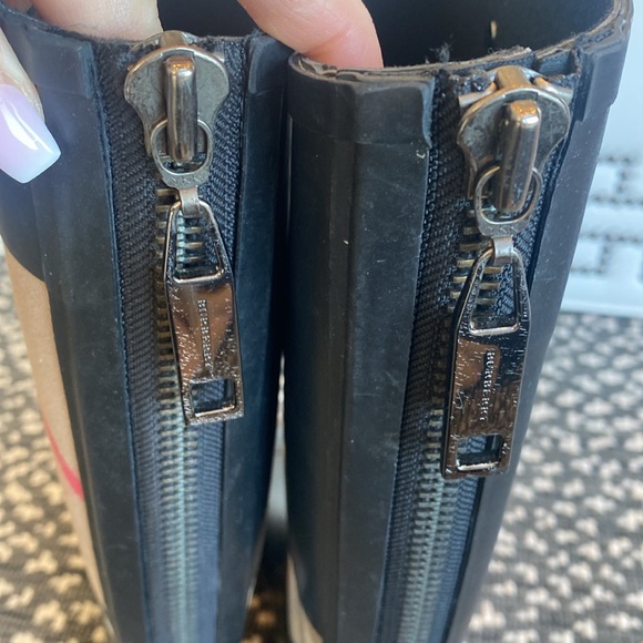 Burberry Chesterford Rainboots - Picture 8 of 11